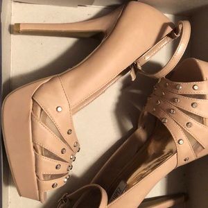 Jennifer Lopez platform sandals